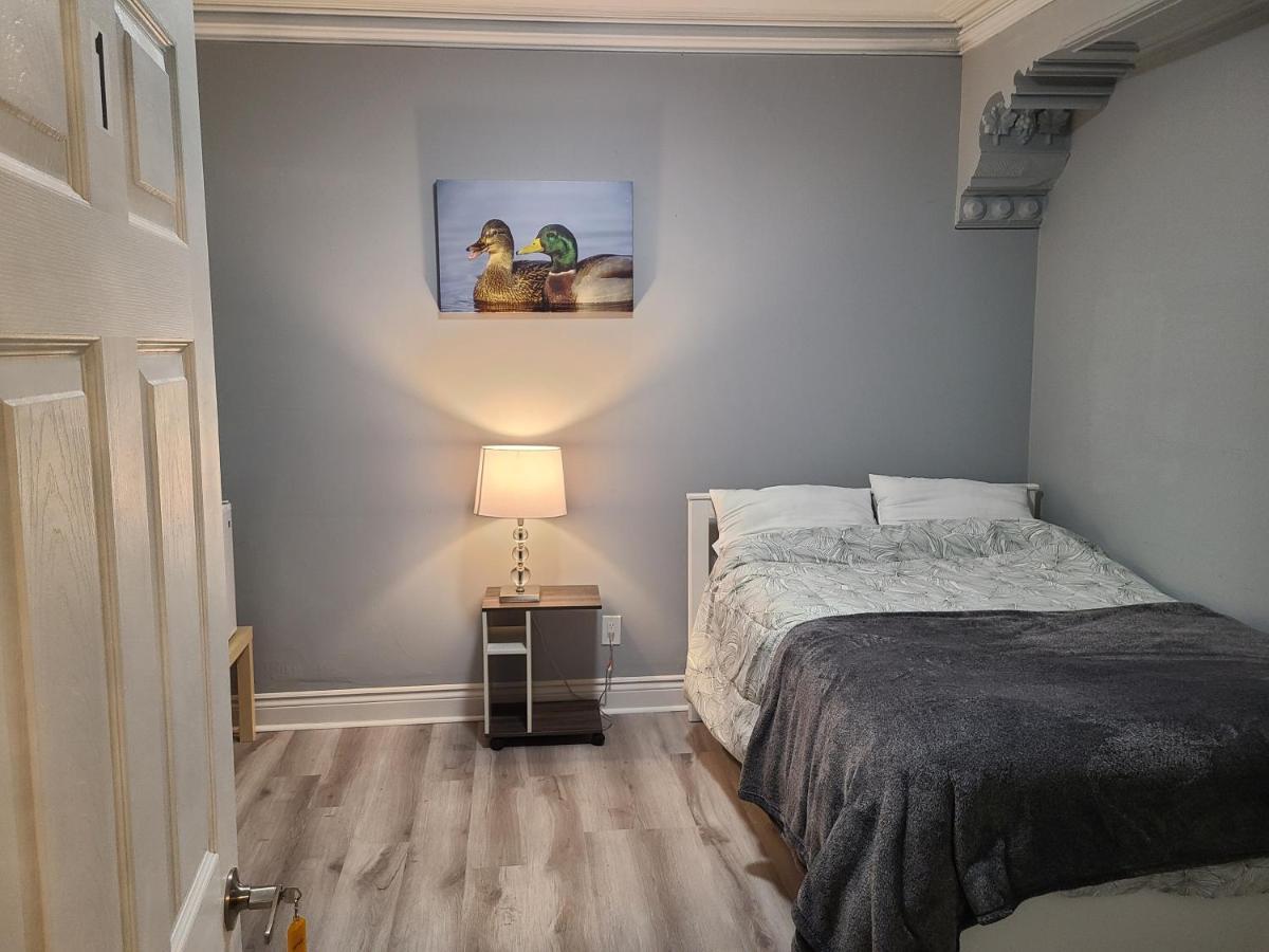 Downtown Ottawa Spacious Room Accommodation ภายนอก รูปภาพ
