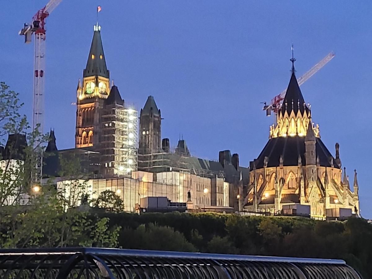Downtown Ottawa Spacious Room Accommodation ภายนอก รูปภาพ