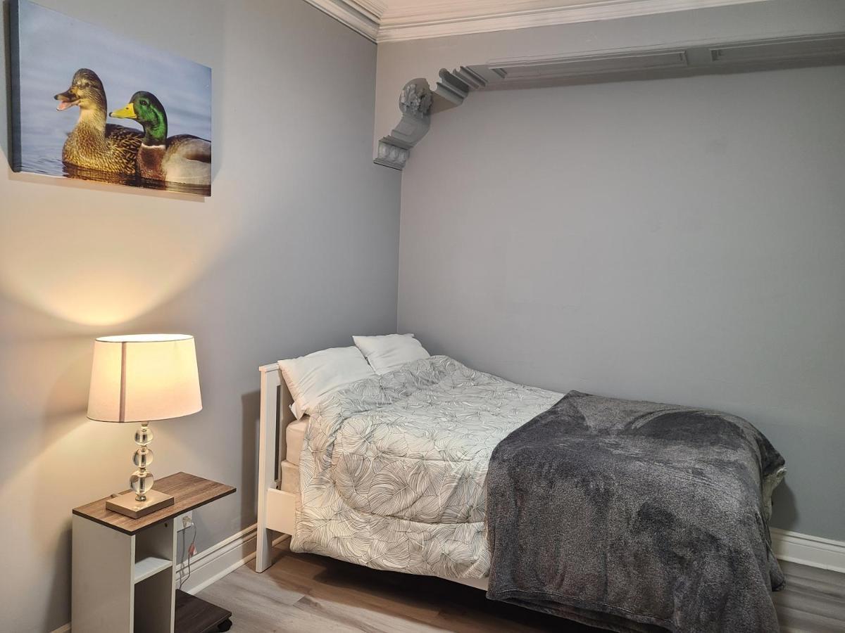 Downtown Ottawa Spacious Room Accommodation ภายนอก รูปภาพ